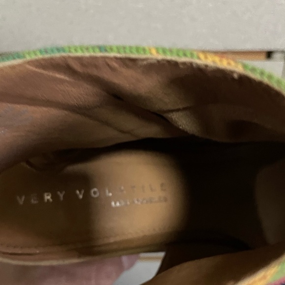 Very Volatile Serape Peep Toe Fringe Stripe Heels Womens 10 Multicolor Boho West - Picture 5 of 6